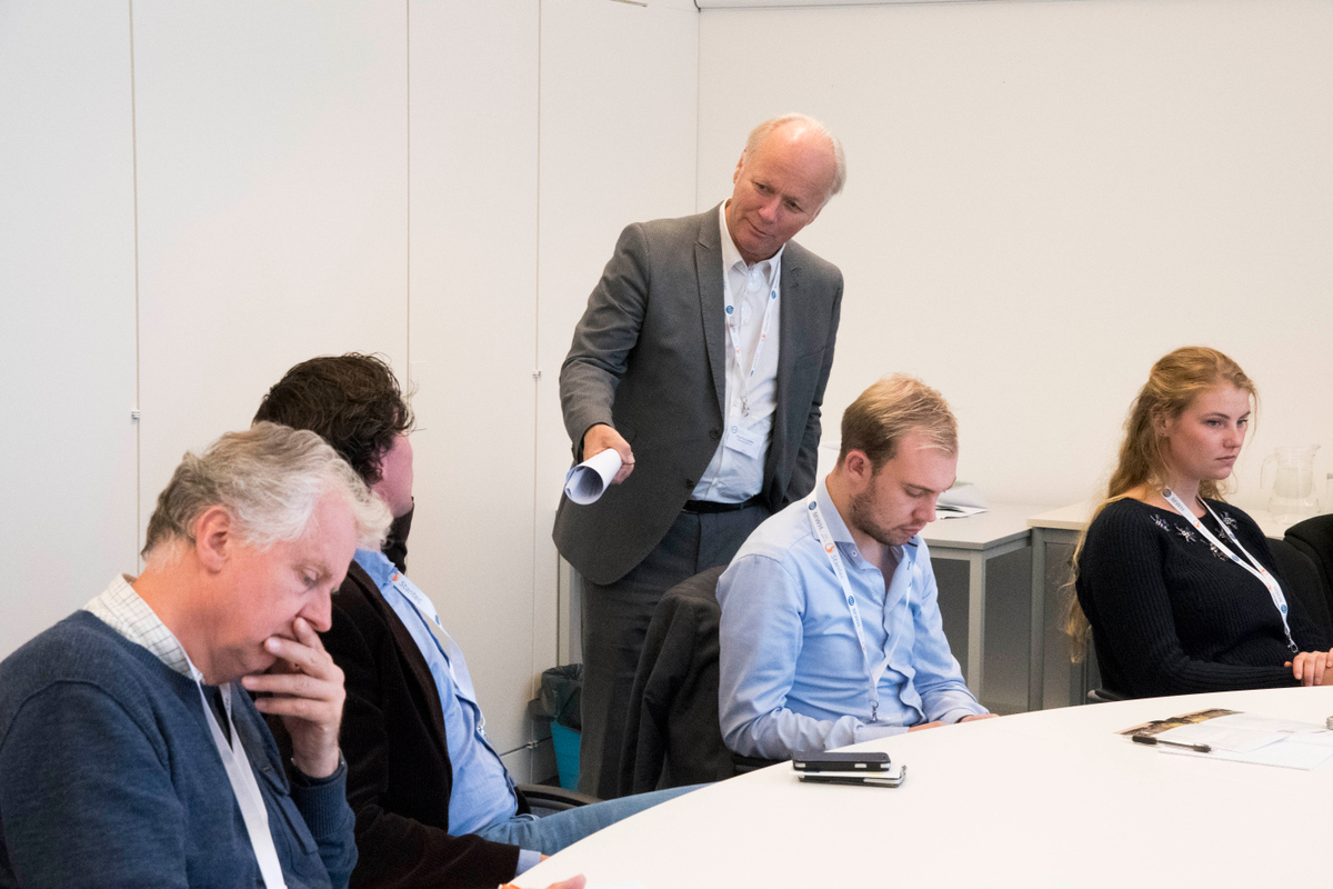 mw97447.jpg